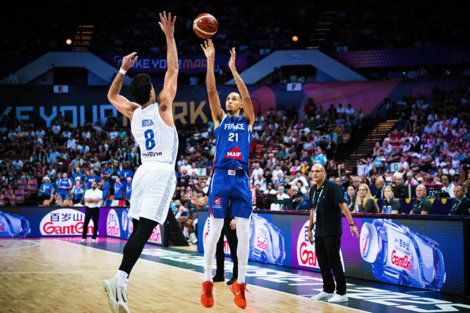 三分线外 三分线外