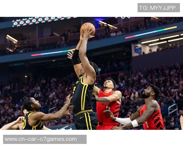 NBA常规赛精彩对决勇士队挑战开拓者队全场精彩瞬间回顾与分析